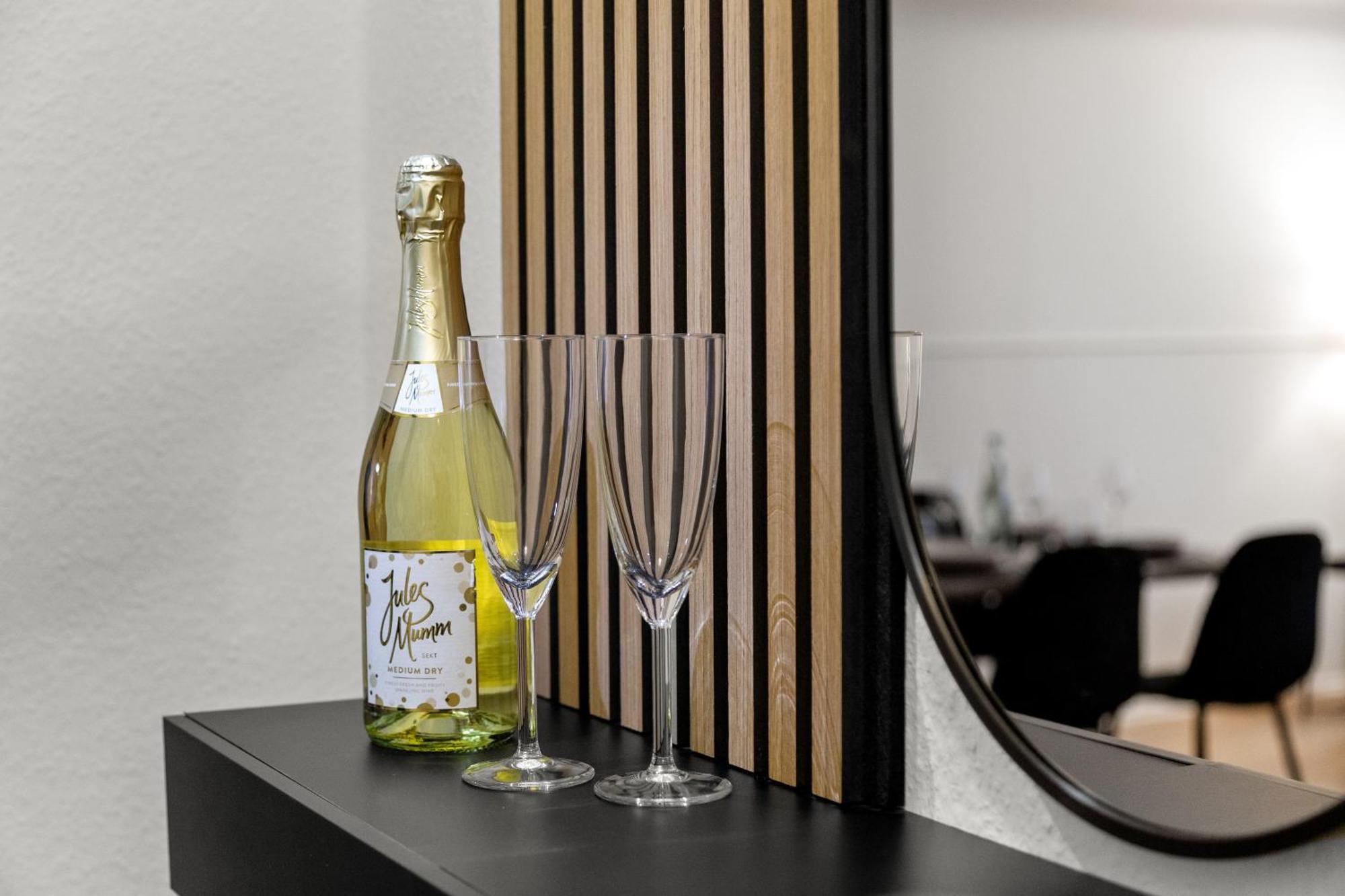 מולהיים אן דר רור Vinful: Premium-Apartment Mit Balkon Und Parkplatz מראה חיצוני תמונה